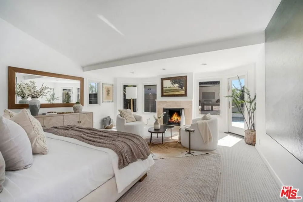 1037 Maroney Lane Pacific Palisades, CA 90272
