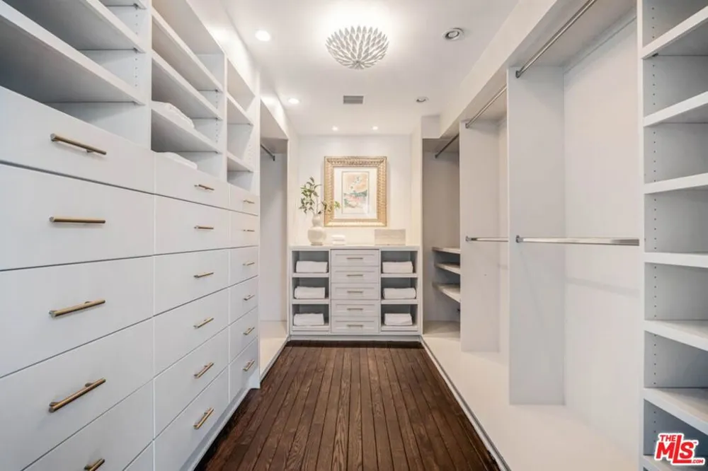 1037 Maroney Lane Pacific Palisades, CA 90272