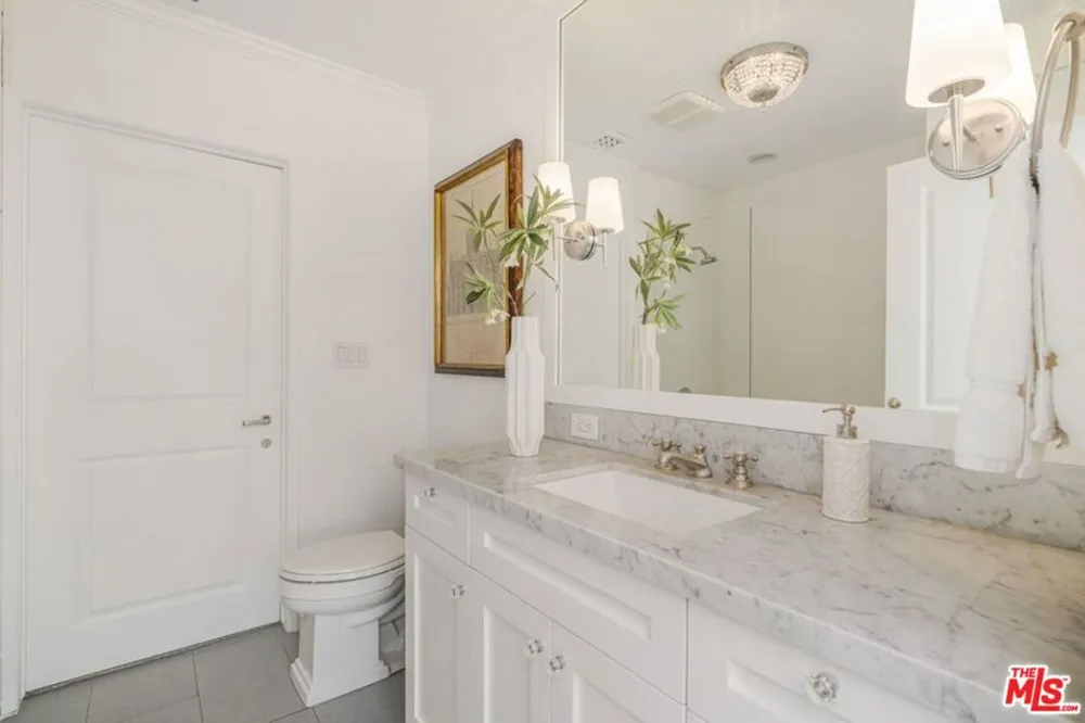 1037 Maroney Lane Pacific Palisades, CA 90272