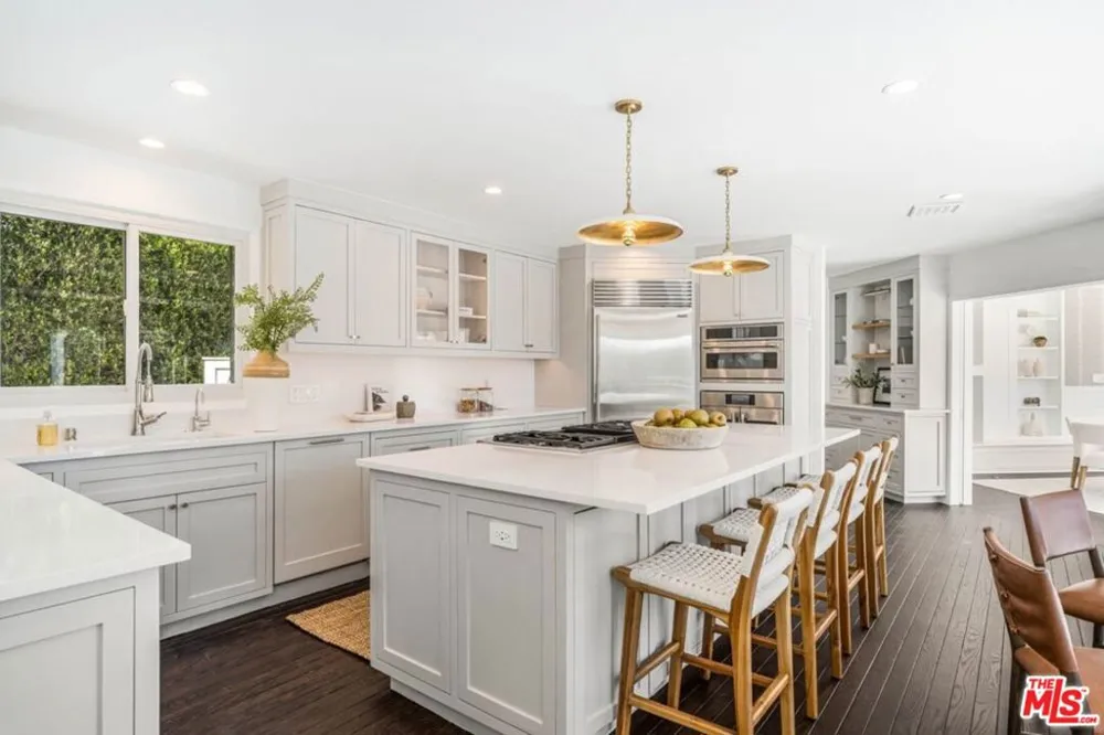1037 Maroney Lane Pacific Palisades, CA 90272