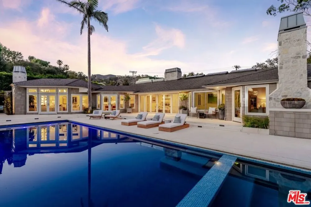 1037 Maroney Lane Pacific Palisades, CA 90272