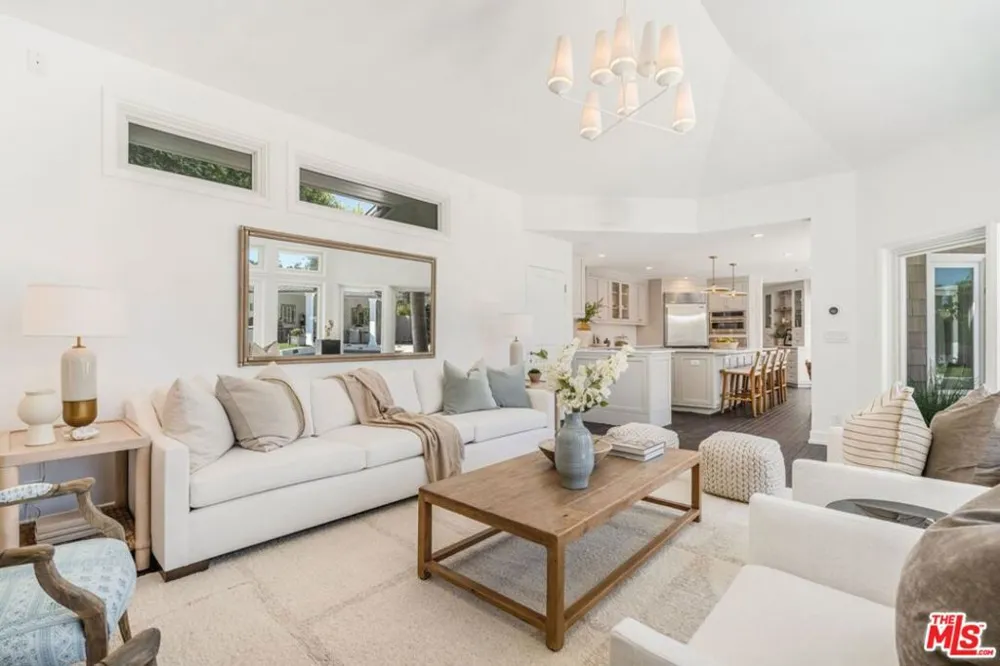 1037 Maroney Lane Pacific Palisades, CA 90272