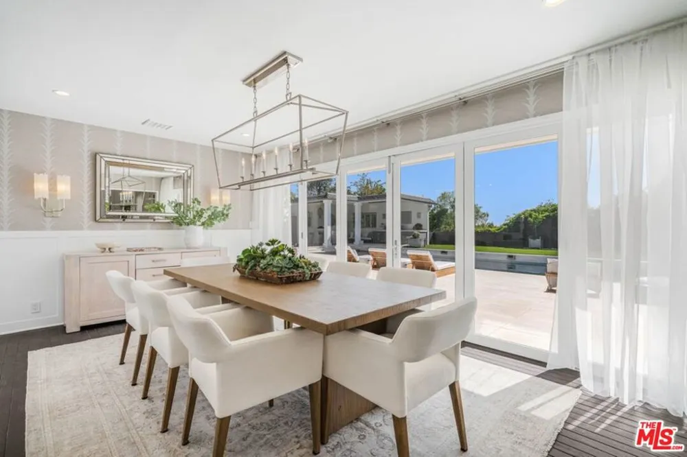 1037 Maroney Lane Pacific Palisades, CA 90272