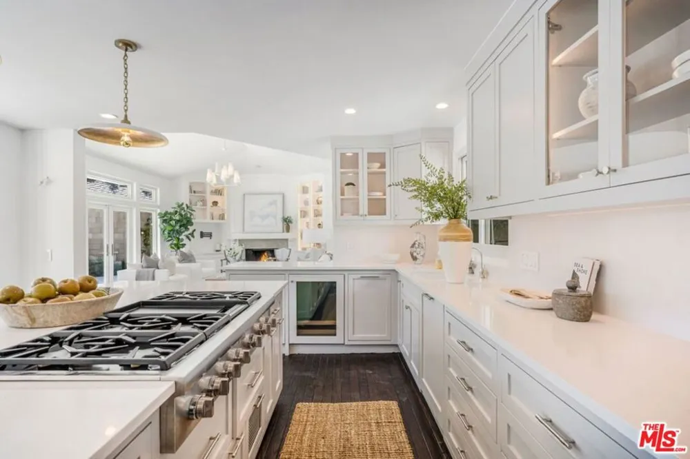 1037 Maroney Lane Pacific Palisades, CA 90272