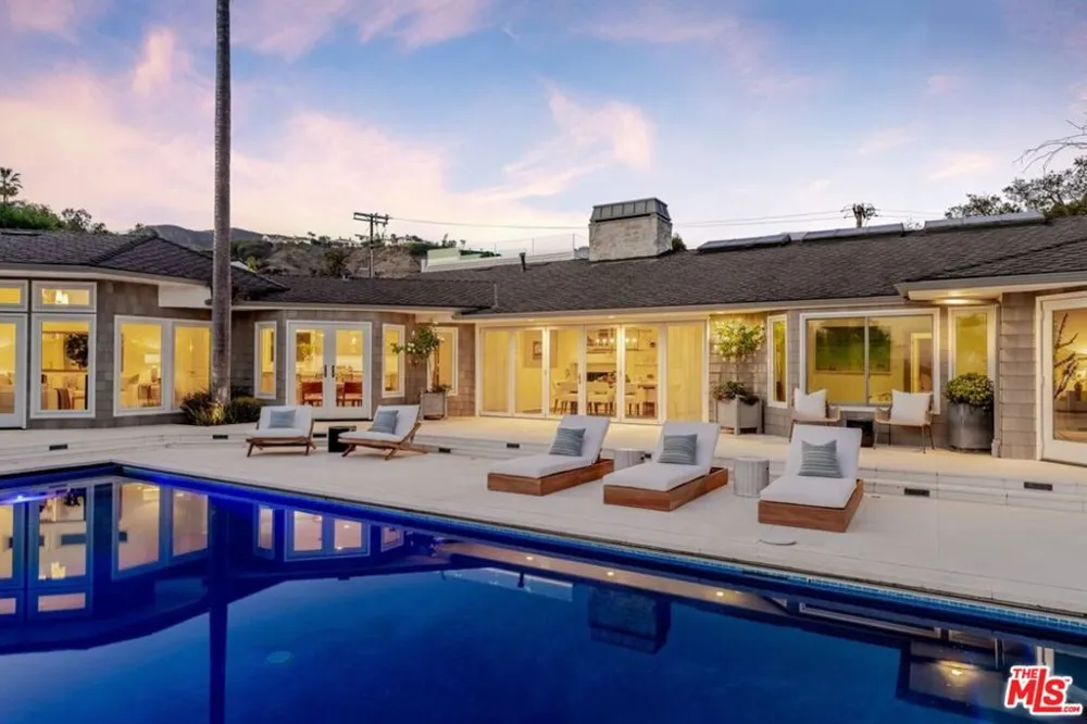 1037 Maroney Lane Pacific Palisades, CA 90272