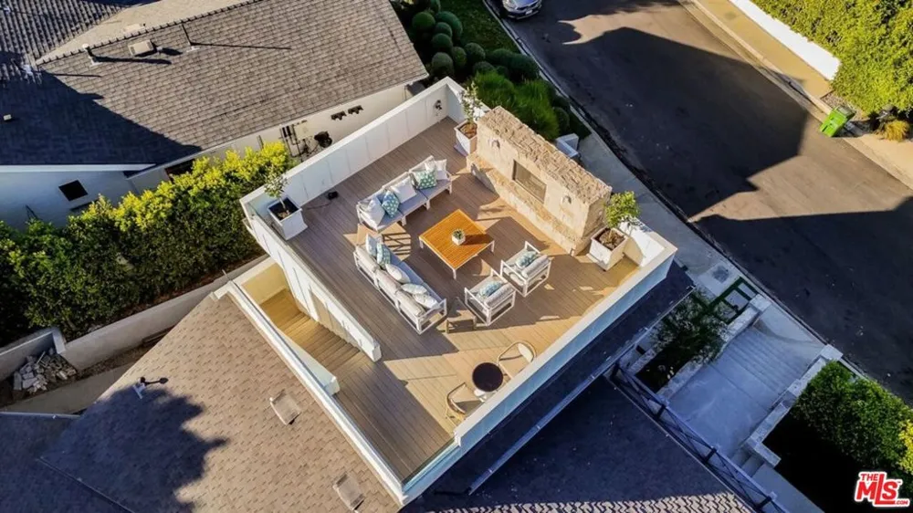 1037 Maroney Lane Pacific Palisades, CA 90272