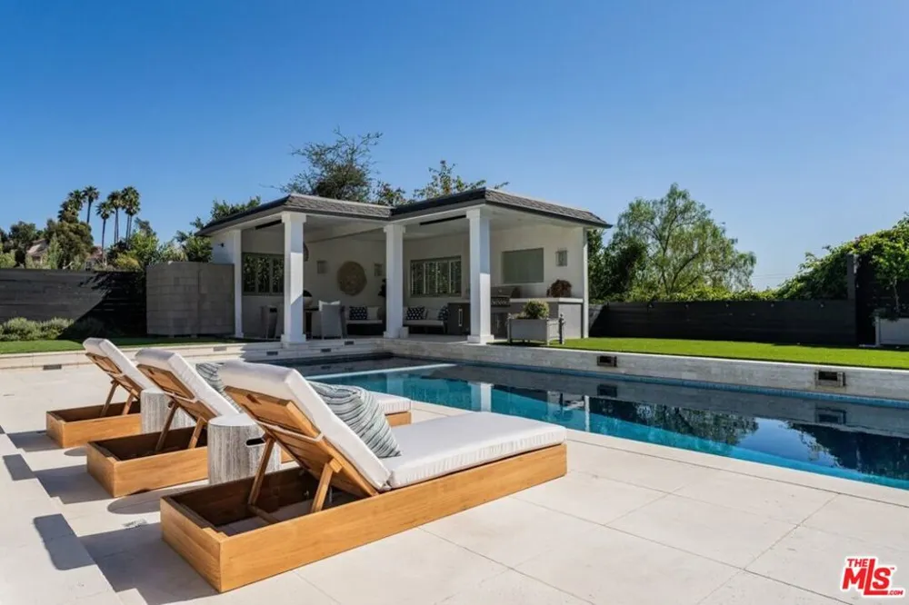1037 Maroney Lane Pacific Palisades, CA 90272