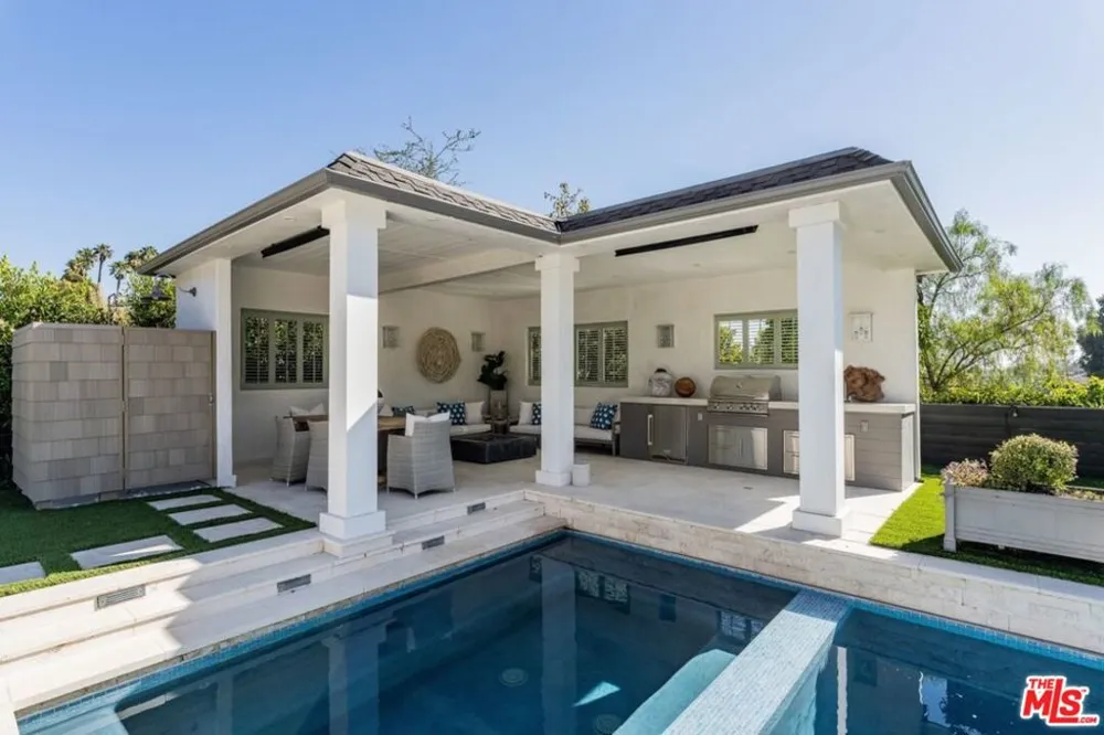 1037 Maroney Lane Pacific Palisades, CA 90272