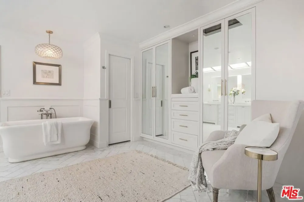 1037 Maroney Lane Pacific Palisades, CA 90272