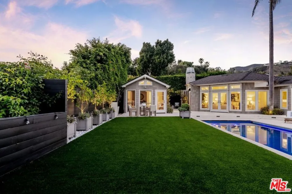 1037 Maroney Lane Pacific Palisades, CA 90272