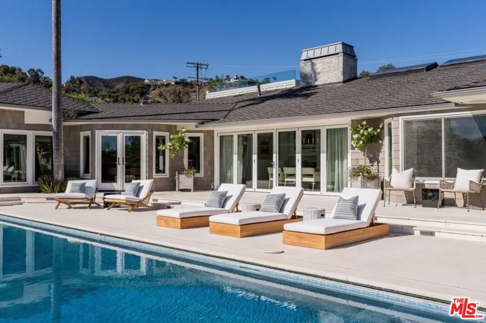 1037 Maroney Lane Pacific Palisades, CA 90272