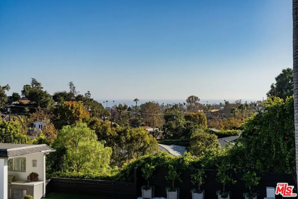 1037 Maroney Lane Pacific Palisades, CA 90272
