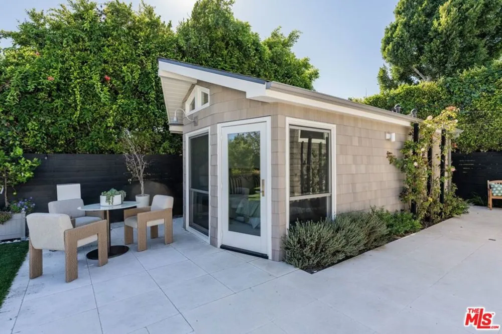 1037 Maroney Lane Pacific Palisades, CA 90272