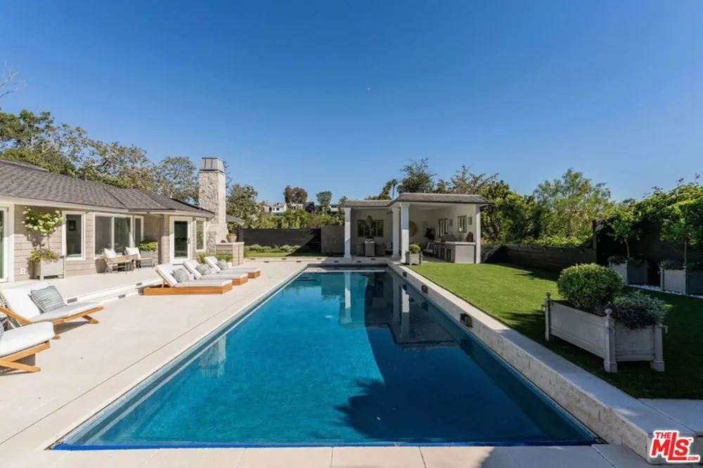 1037 Maroney Lane Pacific Palisades, CA 90272