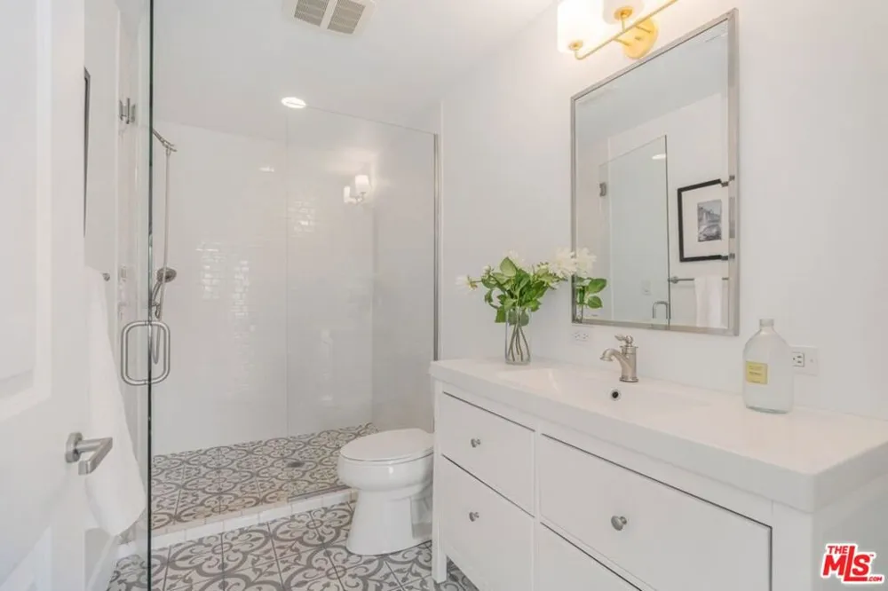 1037 Maroney Lane Pacific Palisades, CA 90272