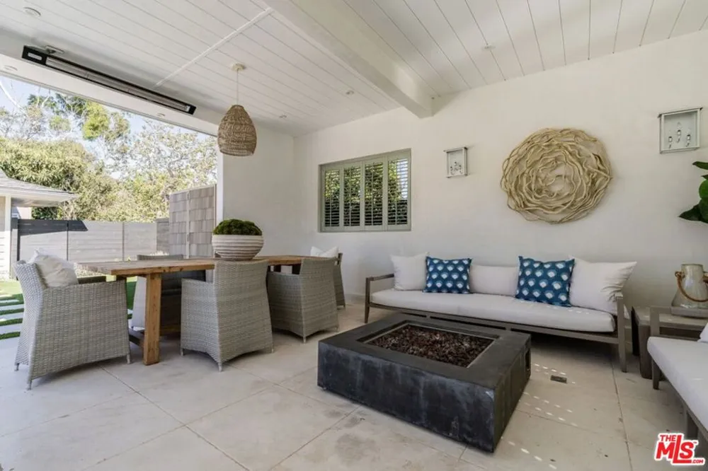 1037 Maroney Lane Pacific Palisades, CA 90272