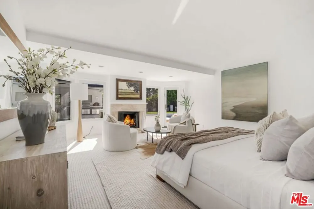 1037 Maroney Lane Pacific Palisades, CA 90272