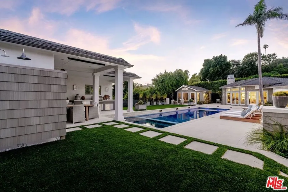 1037 Maroney Lane Pacific Palisades, CA 90272