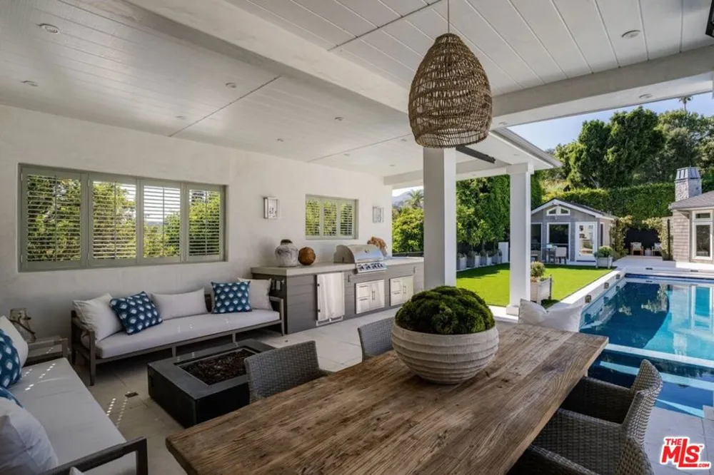 1037 Maroney Lane Pacific Palisades, CA 90272