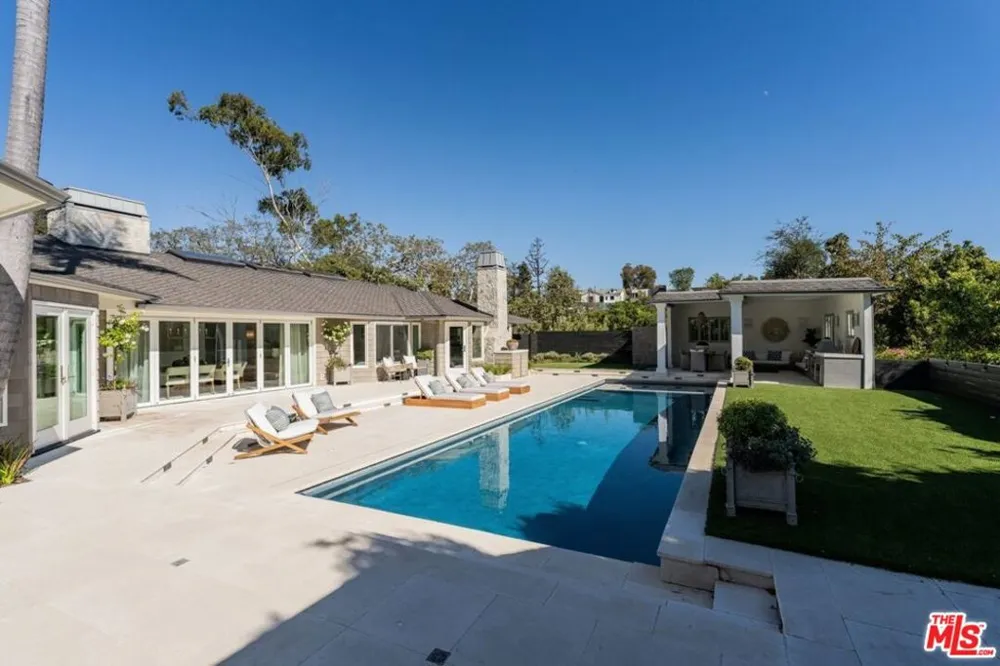 1037 Maroney Lane Pacific Palisades, CA 90272