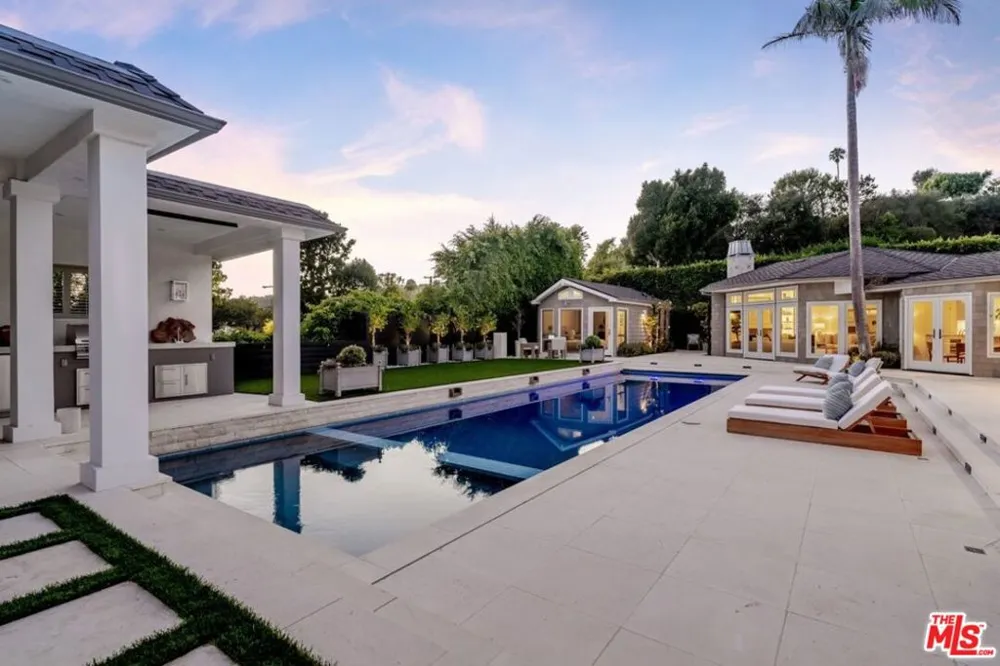 1037 Maroney Lane Pacific Palisades, CA 90272