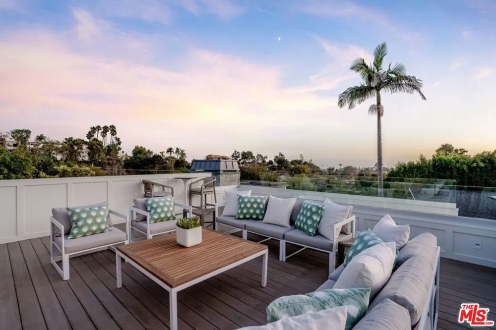 1037 Maroney Lane Pacific Palisades, CA 90272