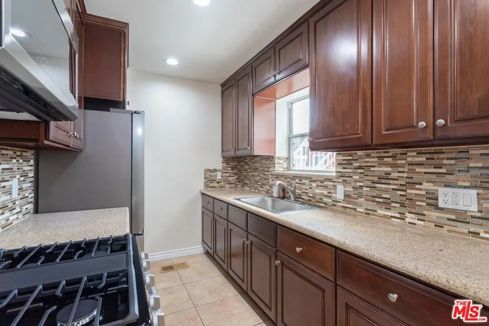 200 W Palmer Avenue #C Glendale, CA 91204