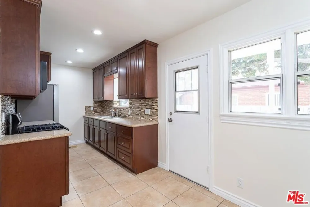 200 W Palmer Avenue #C Glendale, CA 91204