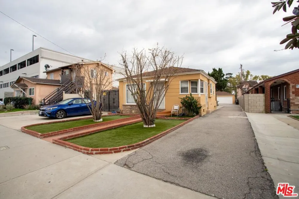 200 W Palmer Avenue #C Glendale, CA 91204