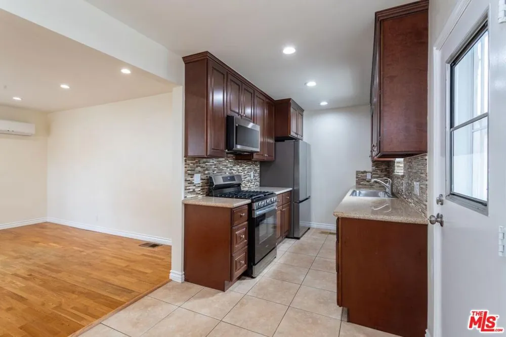 200 W Palmer Avenue #C Glendale, CA 91204