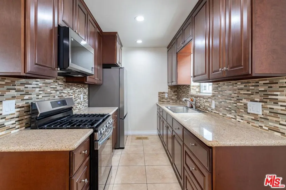 200 W Palmer Avenue #C Glendale, CA 91204