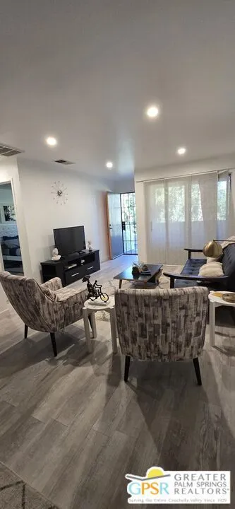 2825 Los Felices Road #213 Palm Springs, CA 92262