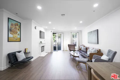 333 Westminster Avenue #104