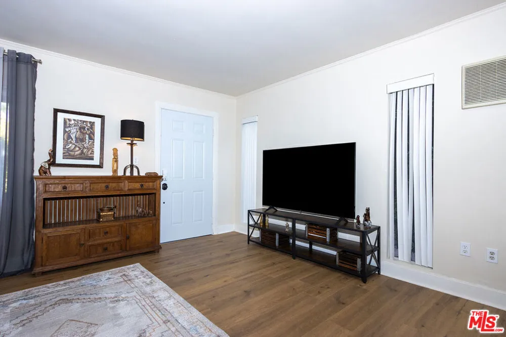 843 Ogden Drive Los Angeles, CA 90046