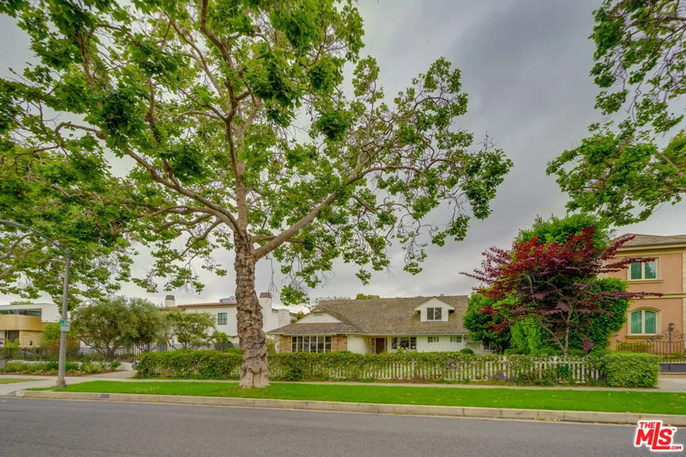 713 Walden Drive Beverly Hills, CA 90210