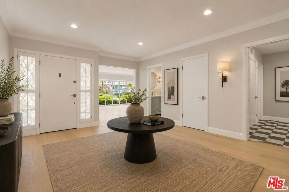 713 Walden Drive Beverly Hills, CA 90210