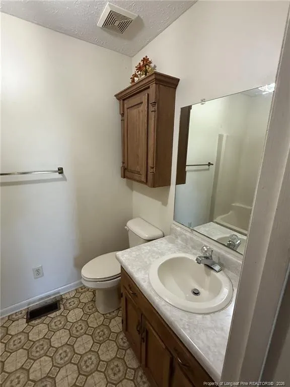 1952 Bee Gee Road Lumberton, NC 28358
