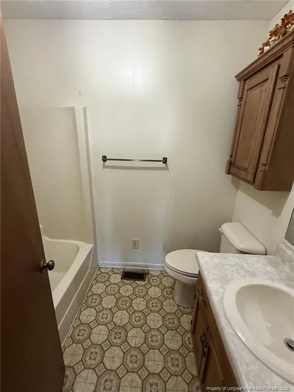 1952 Bee Gee Road Lumberton, NC 28358