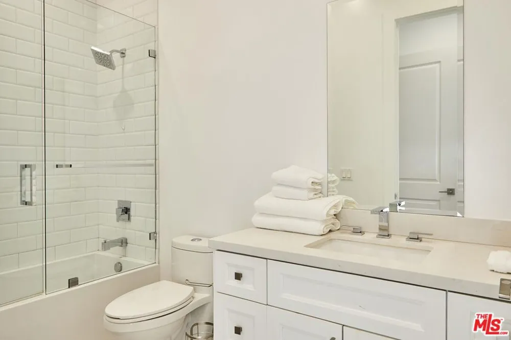 18911 HATTERAS STREET Tarzana, CA 91356