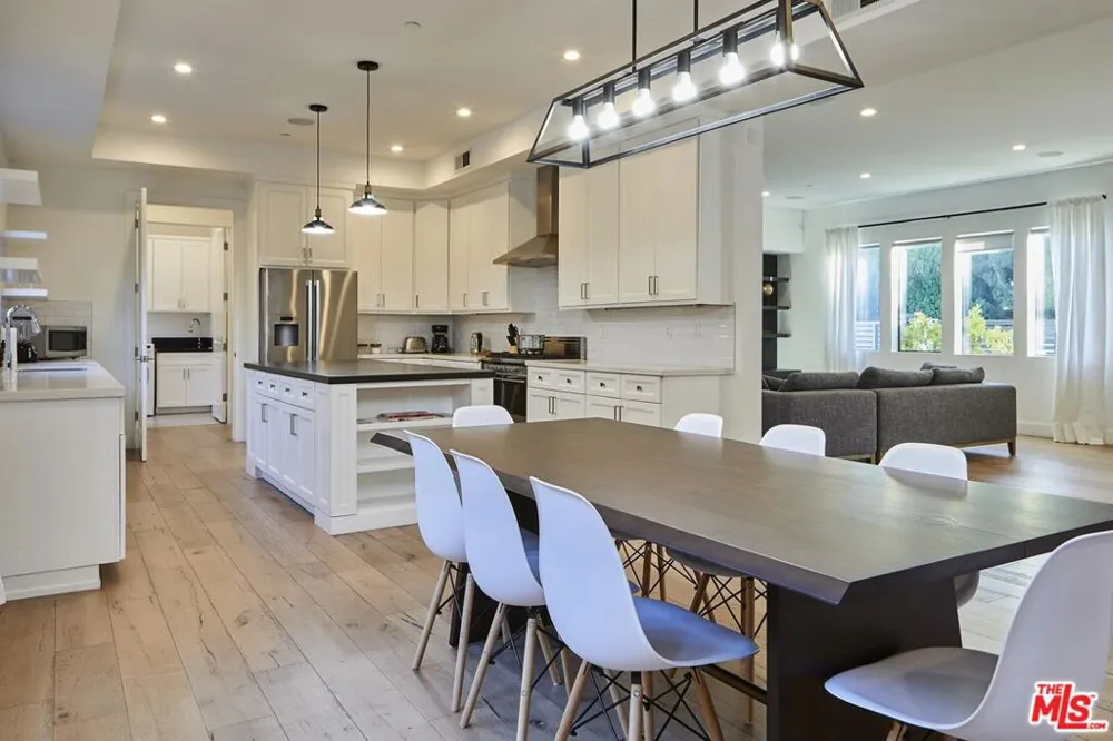 18911 HATTERAS STREET Tarzana, CA 91356