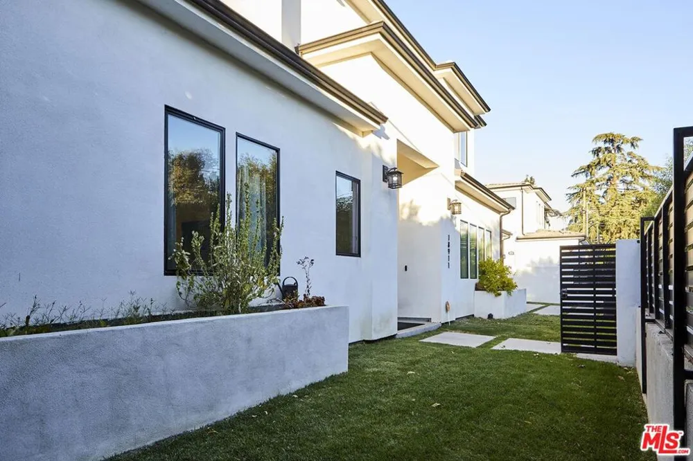 18911 HATTERAS STREET Tarzana, CA 91356