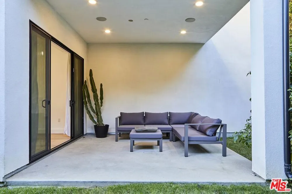 18911 HATTERAS STREET Tarzana, CA 91356