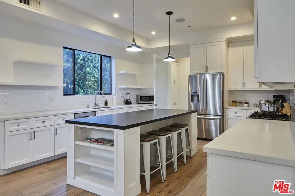 18911 HATTERAS STREET Tarzana, CA 91356