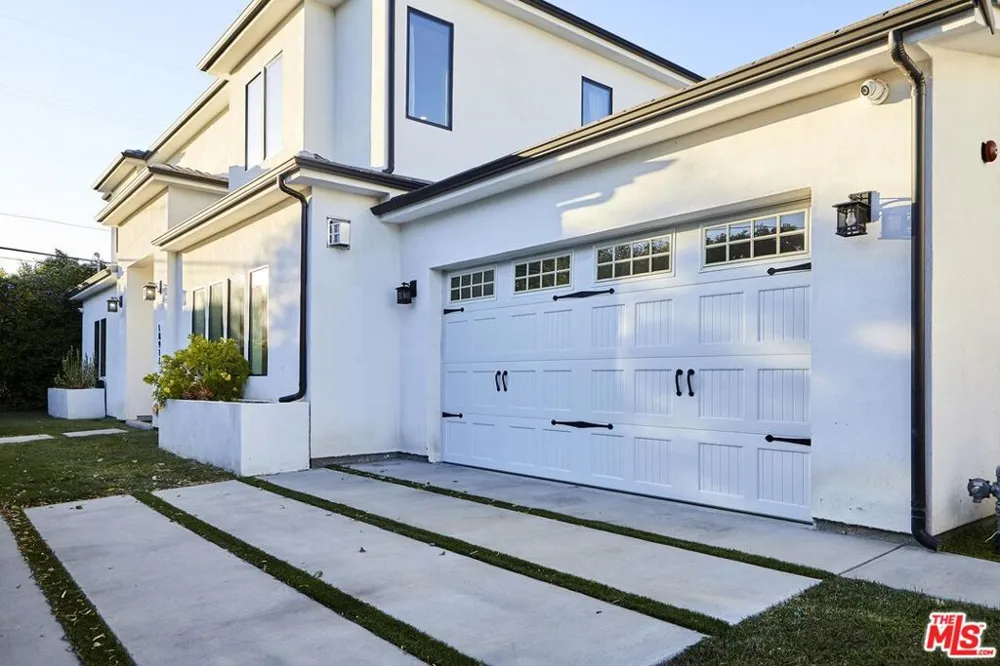 18911 HATTERAS STREET Tarzana, CA 91356