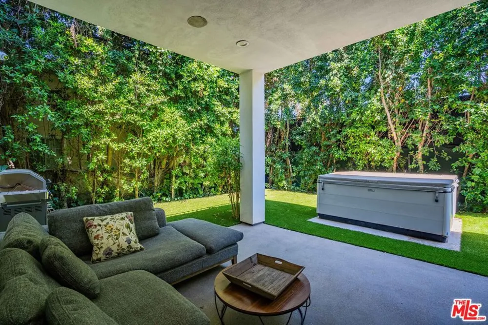 18911 HATTERAS STREET Tarzana, CA 91356