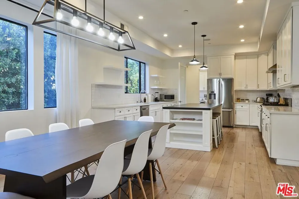 18911 HATTERAS STREET Tarzana, CA 91356