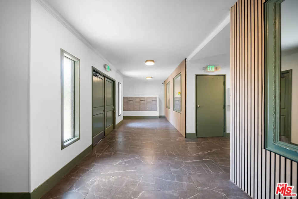 605 San Vicente Boulevard #206 Santa Monica, CA 90402