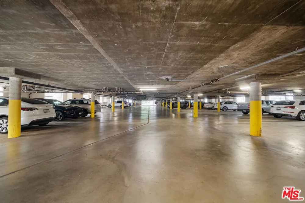 605 San Vicente Boulevard #206 Santa Monica, CA 90402