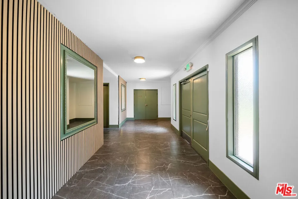 605 San Vicente Boulevard #206 Santa Monica, CA 90402