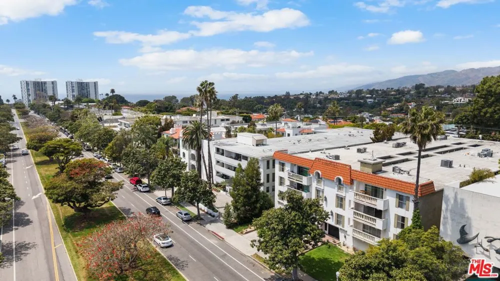 605 San Vicente Boulevard #206 Santa Monica, CA 90402